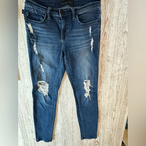 Rock & Republic Berlin Distressed Skinny Jeans Women’s size 4 - Picture 2 of 13